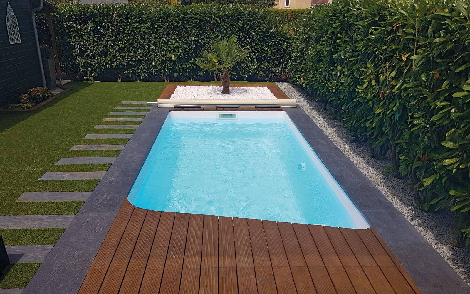 Piscine à coque design et conviviale à Lyon