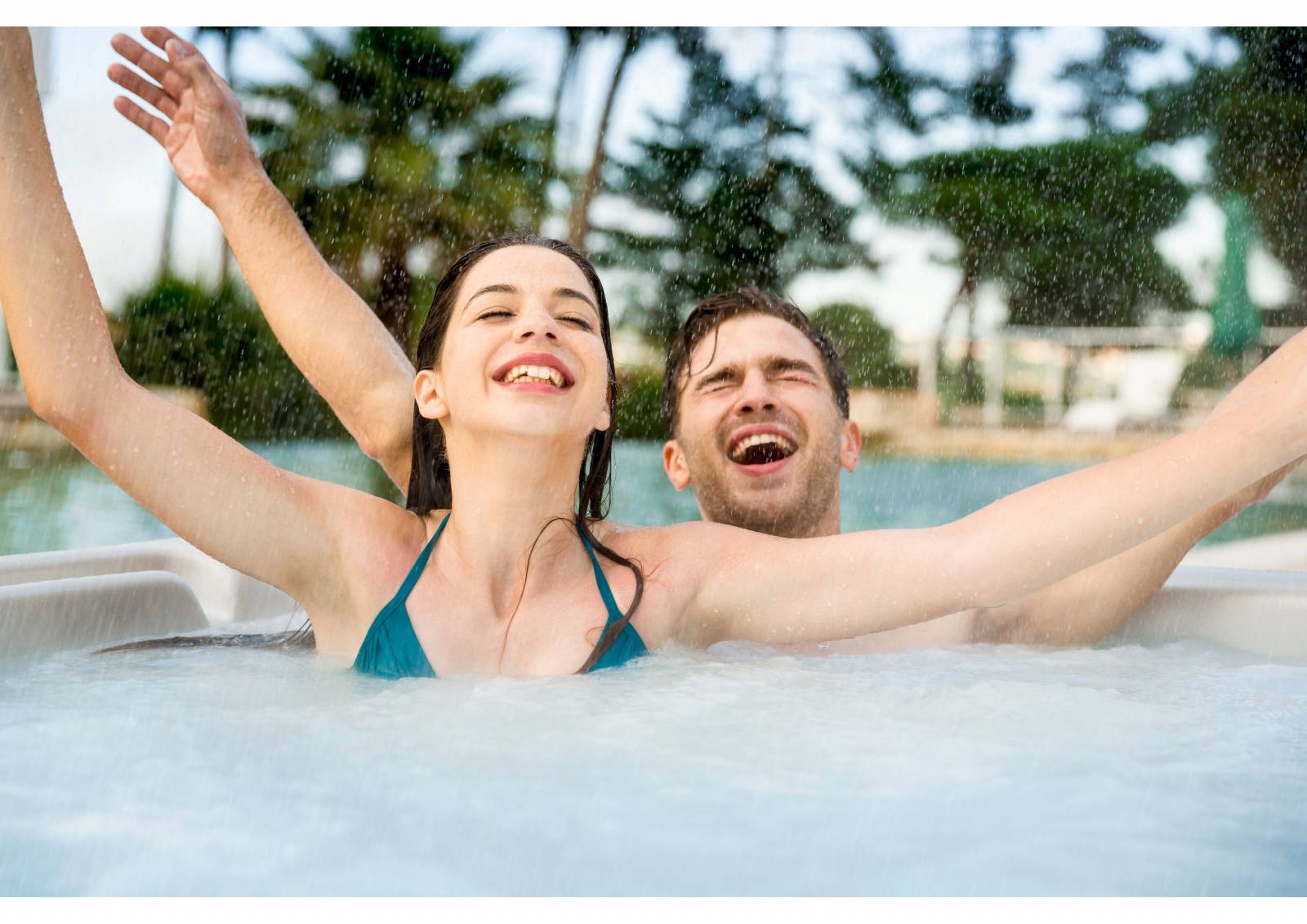 Pisciniste à Villefranche sur Saone pour la pose d'une piscine coque avec spa à débordement