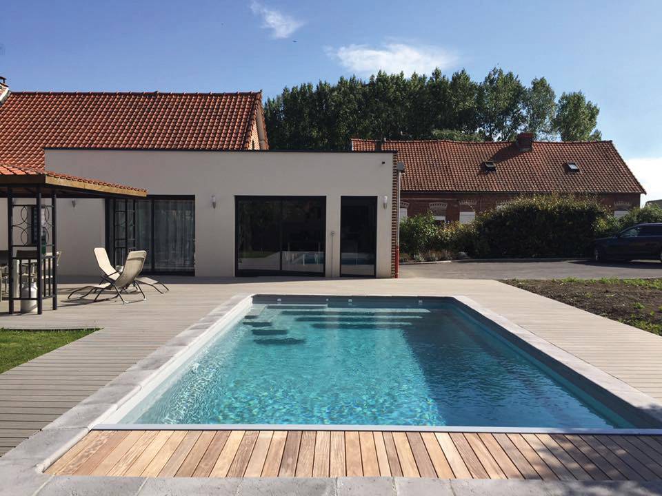 Piscine coque rectangle IBIZA  à Lyon : design moderne et élégance intemporelle