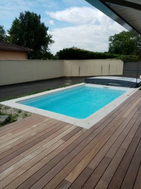 piscine coque polyester avec balnéothérapie et jets venturi 