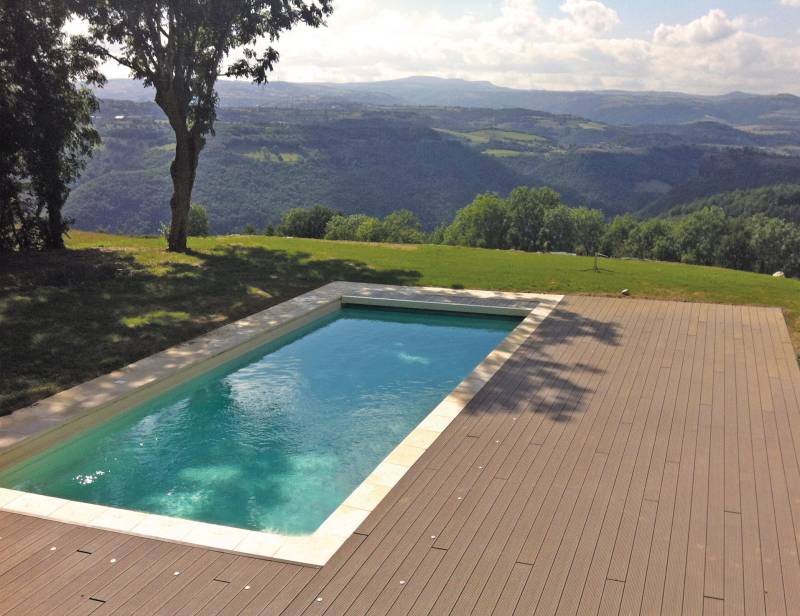 Piscine coque couloir de nage à Lyon  : élégance, performance et détente