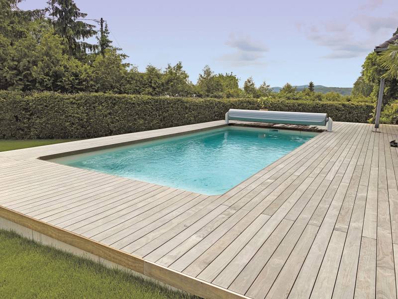 Piscine coque moderne et raffinée à Lyon : confort, sport et élégance