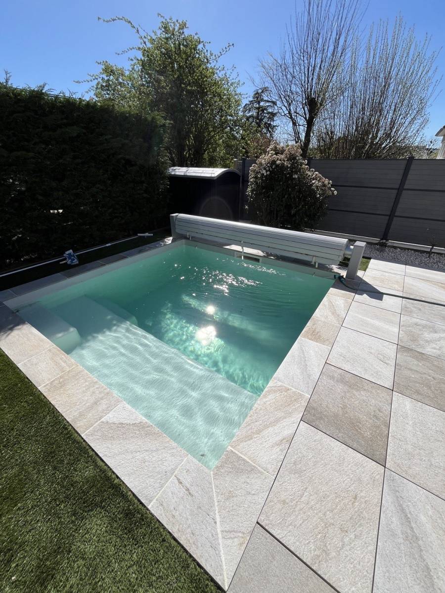 Mini piscine coque de moins de 10m2 de forme carré à Lyon